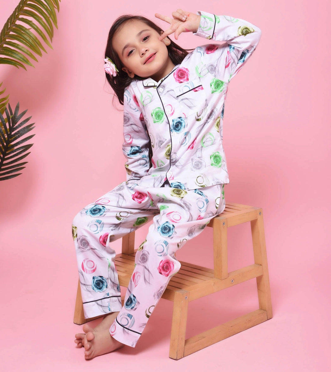 Roses Printed Girls Fancy Nightsuit Set D108