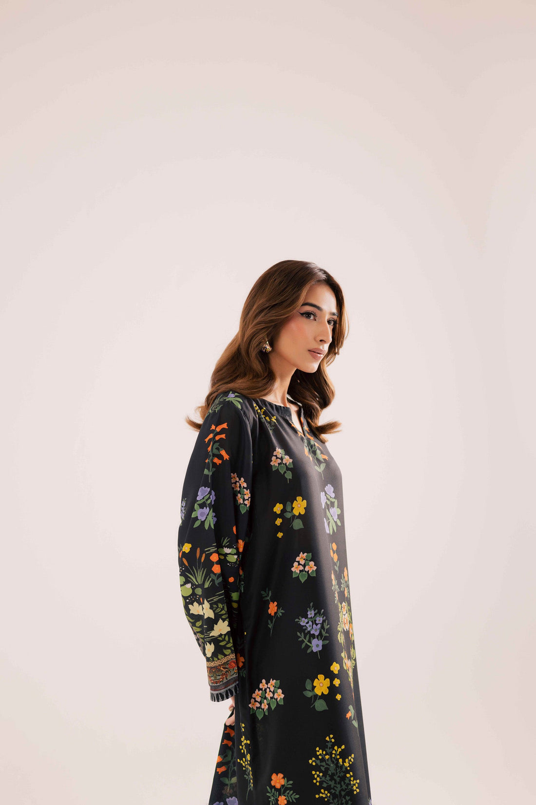 Black Floral Kaftan Dress with Contemporary Elegance U53