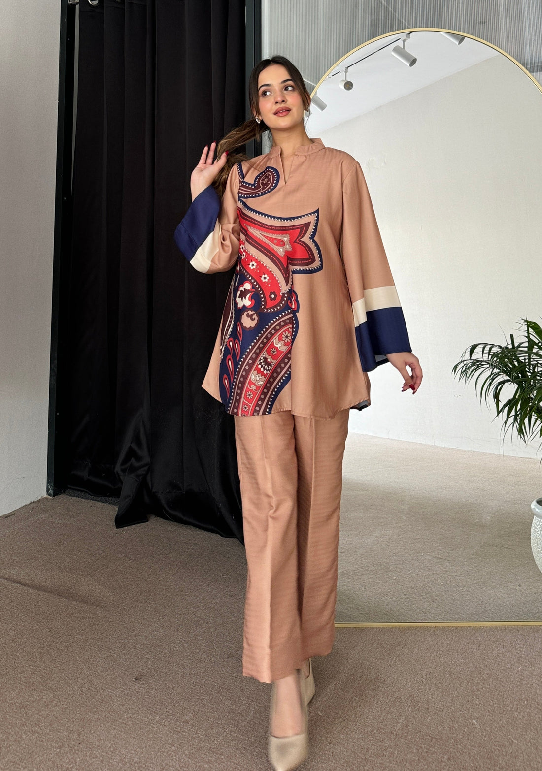 Designer-Inspired Paisley Motif Printed Co-ord Set with Straight Pant U45