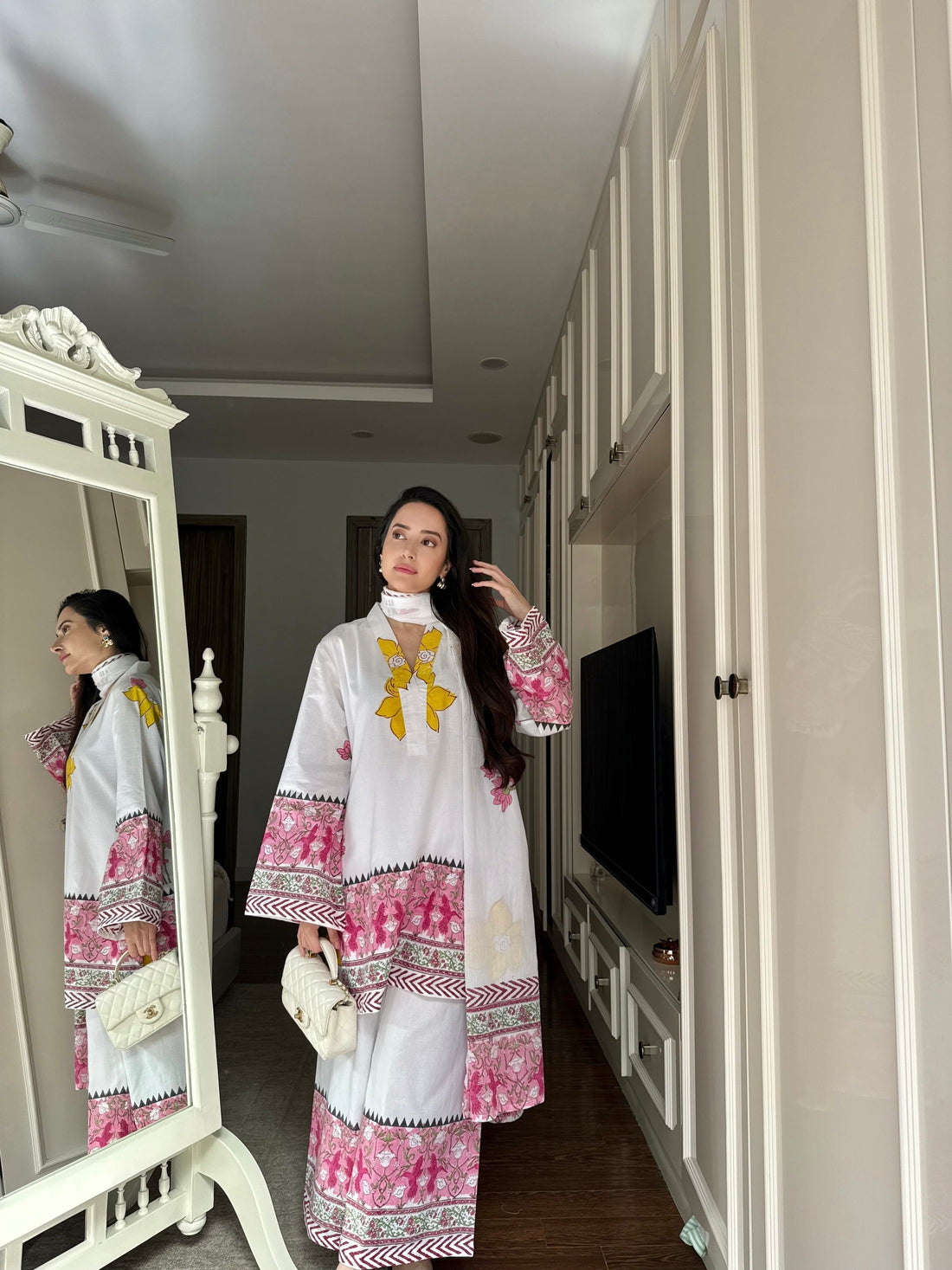 Elegant White Mul Cotton Suit Set with Pink Floral Print & Dupatta U62